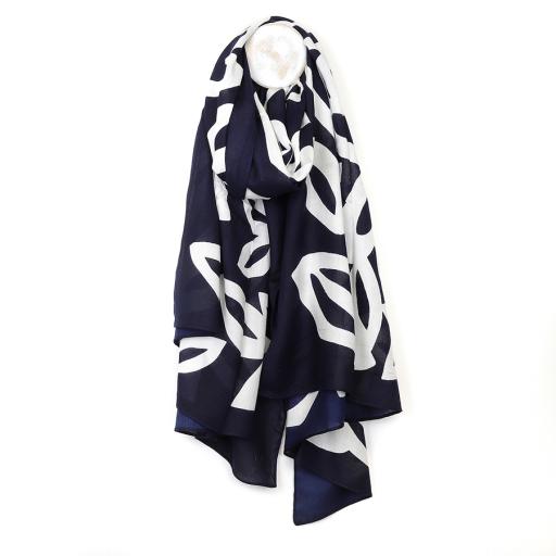 DEAP NAVY LEAF BLOCK LINE SCARF