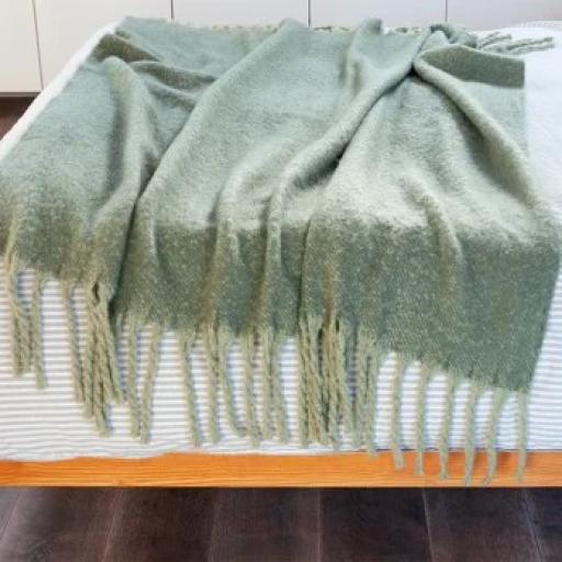 Ultra Soft Woven Blanket Green 2.jpg