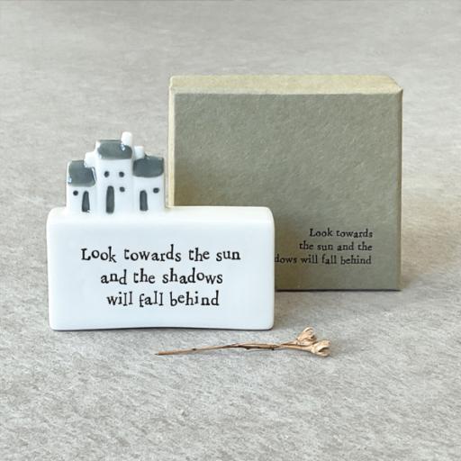 PORCELAIN SCENE LOOK TOWARDS THE SUN